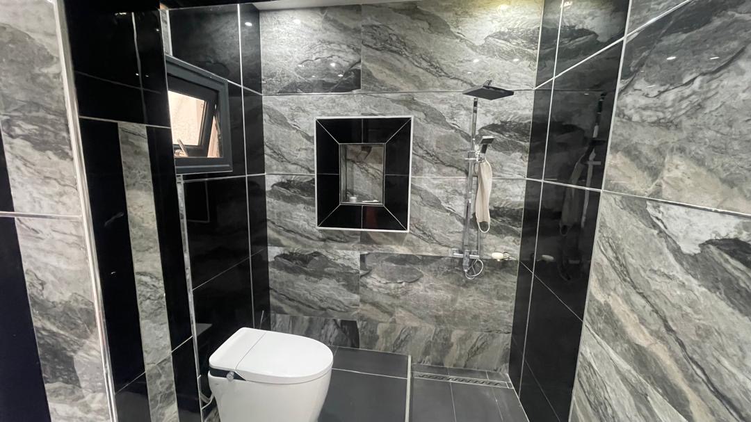 Salle de bain marbre noir